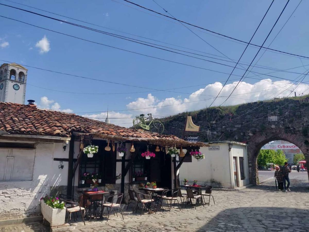 Private Apartment Elbasan Historic Center Buitenkant foto